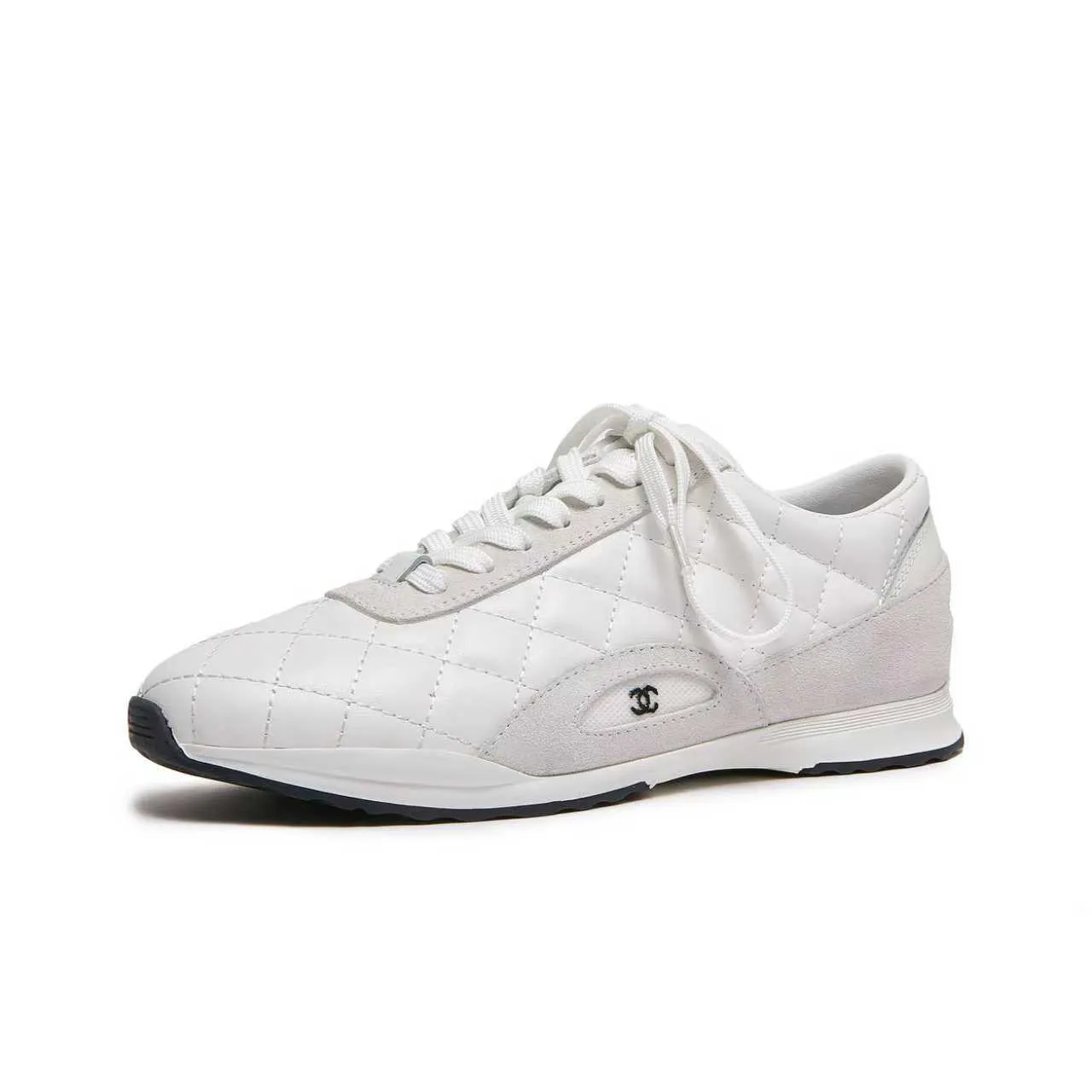 p560 Chanel Chanel - 2025 counter top casual sports shoes This classic design; the upper is electro-embroidered with a variety of techniques; the outsole is fashionable and sporty; the extraordinary inclusion of a variety of color matching elements... The diversified mix and match is very good-looking and versatile, casual, fashionable, sports and outdoor can be taken into account... ꫛꫀꪝ Go➫ Material: ❶Upper made of: original imported high silk cowhide suede ❷Inner use: Original imported breathable mesh ❸ Outsole based on: Original TPU combination outsole Counter boutique packaging complete set Female 35–41 Male 38-46